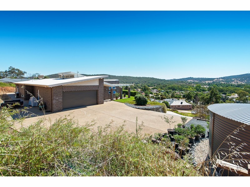 6 Finke Court, Hamilton Valley NSW 2641
