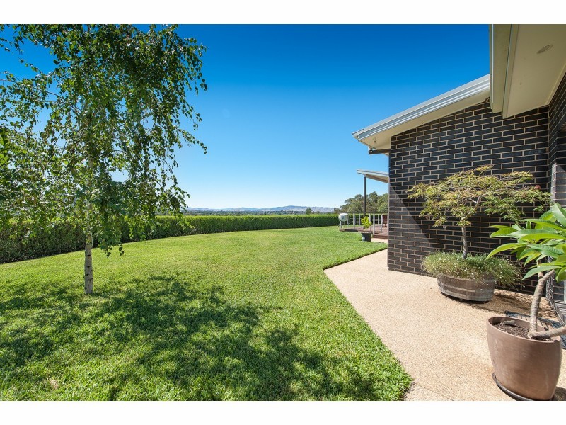 6 Finke Court, Hamilton Valley NSW 2641