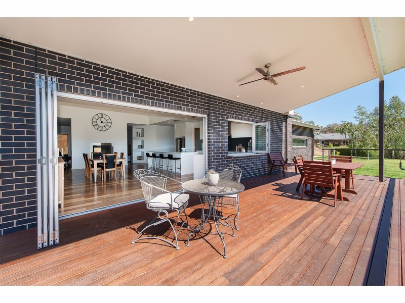 6 Finke Court, Hamilton Valley NSW 2641