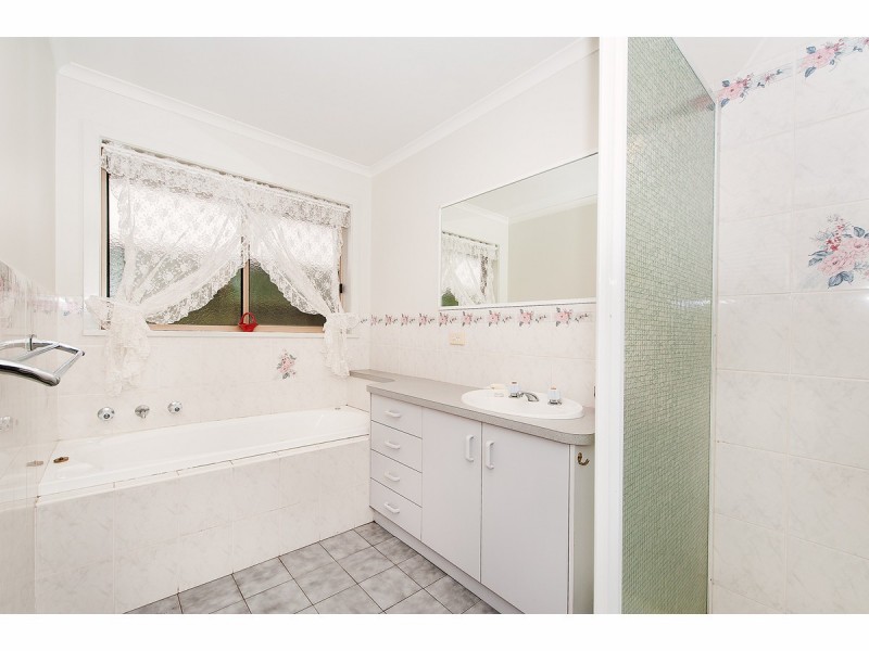 336 Shirleen Crescent, Lavington NSW 2641