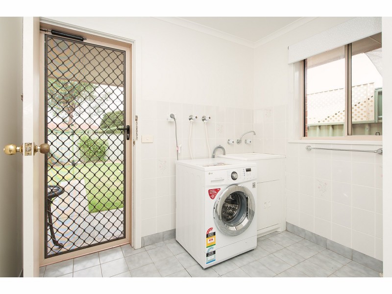 336 Shirleen Crescent, Lavington NSW 2641