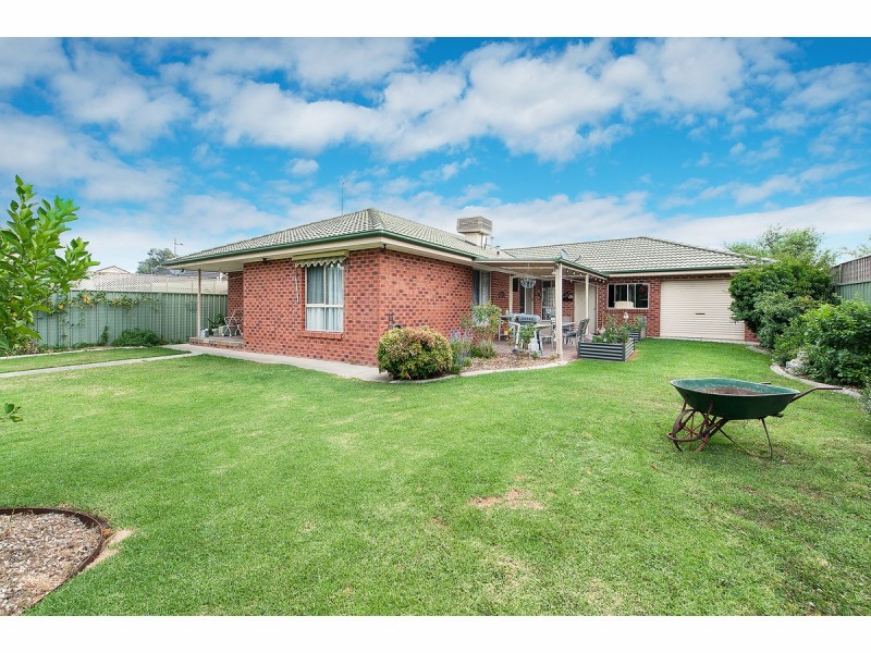 336 Shirleen Crescent, Lavington NSW 2641