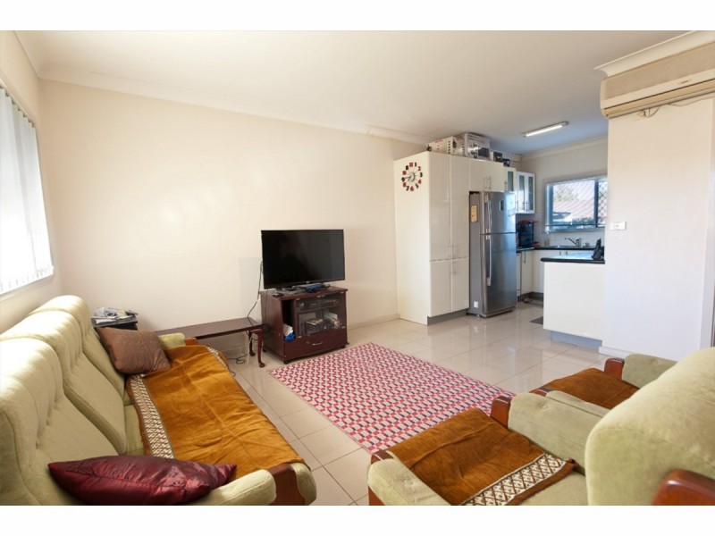 2-4/425 Urana Road, Lavington NSW 2641