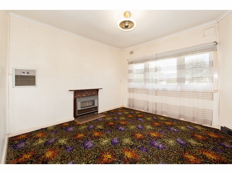 566 Mair Street, Lavington NSW 2641