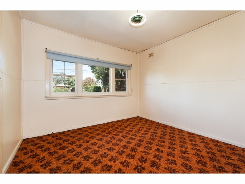 566 Mair Street, Lavington NSW 2641