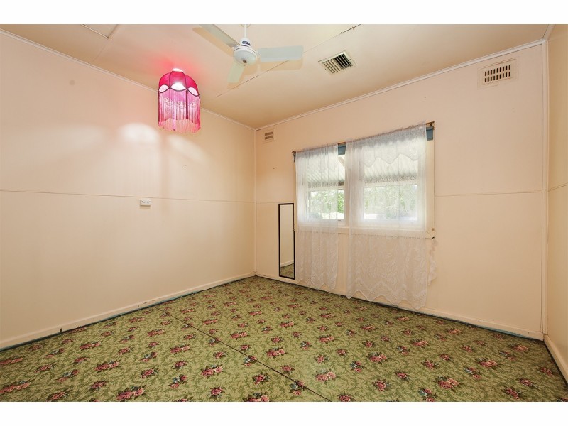 566 Mair Street, Lavington NSW 2641