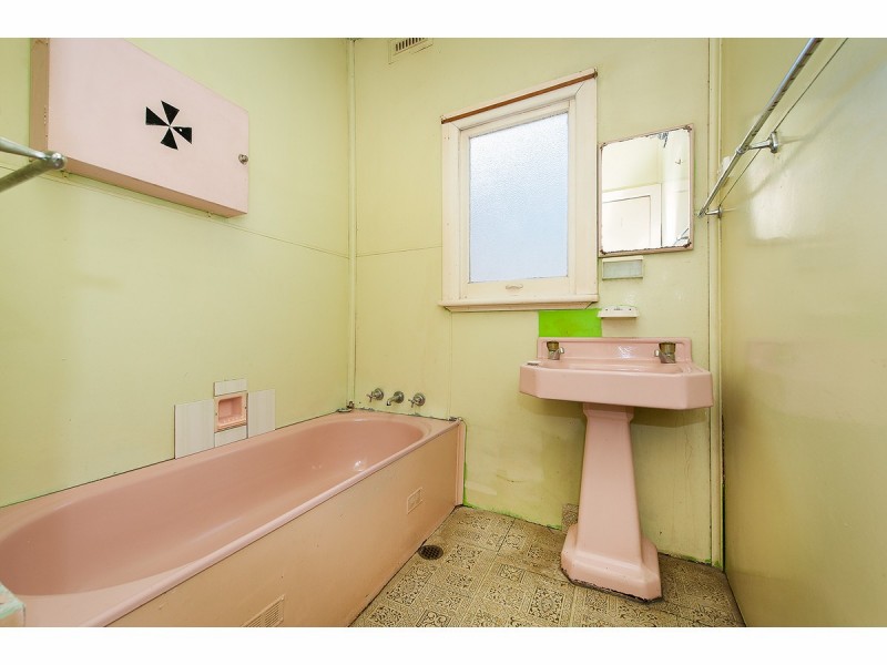 566 Mair Street, Lavington NSW 2641