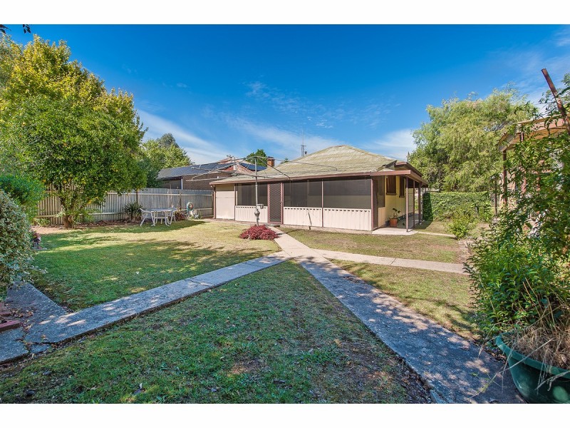566 Mair Street, Lavington NSW 2641