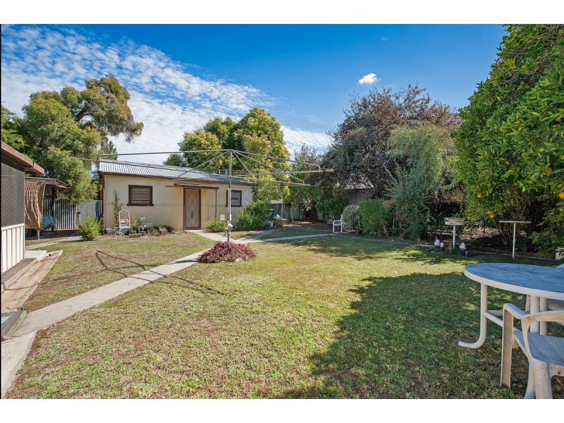 566 Mair Street, Lavington NSW 2641