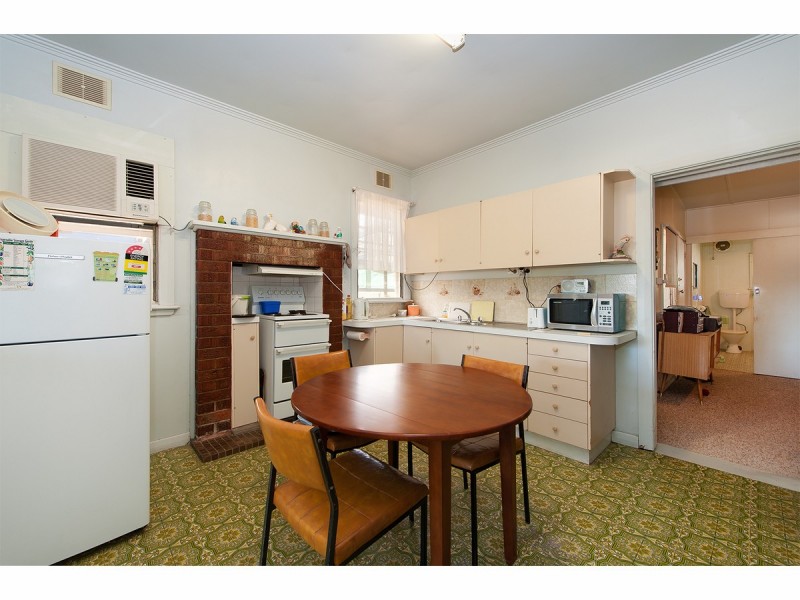 628 Storey Street, Lavington NSW 2641