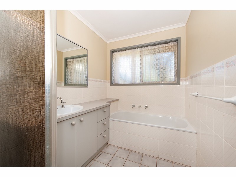68 Mountford Crescent, East Albury NSW 2640