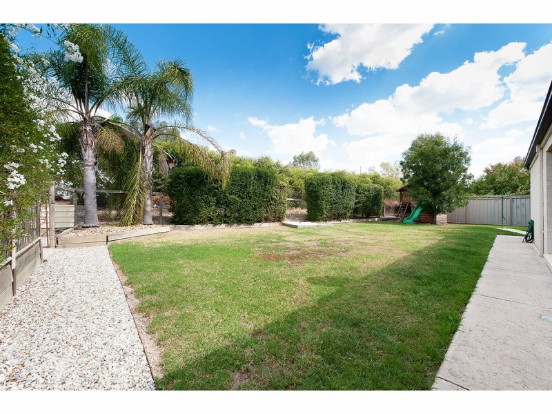 19 Cassinia Court, Thurgoona NSW 2640