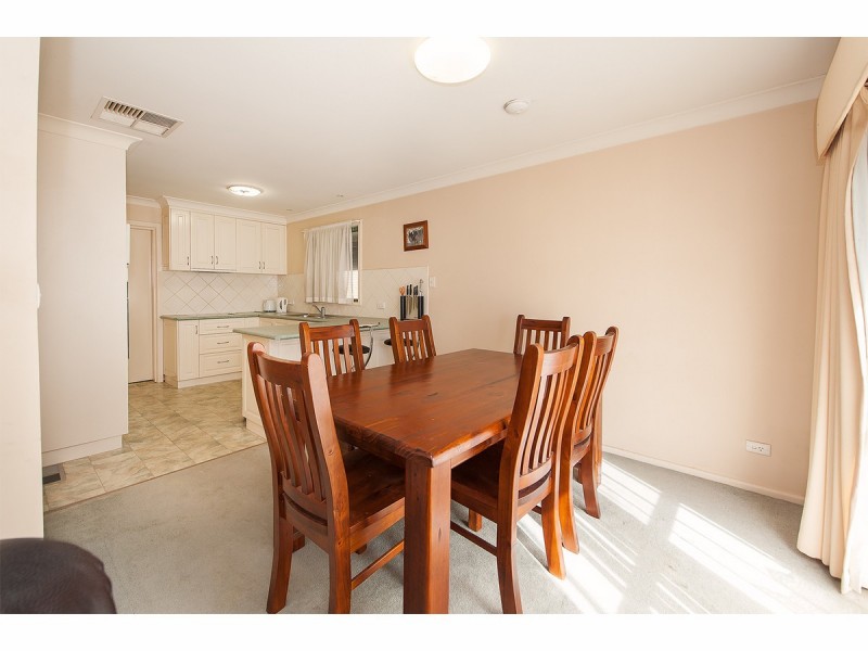 514 Kemp Street, Lavington NSW 2641