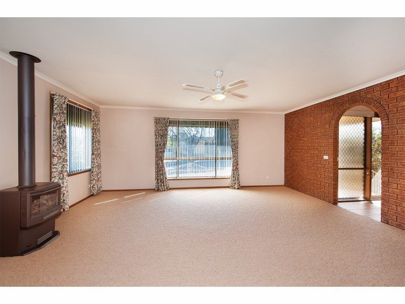 311 Chambers Avenue, East Albury NSW 2640