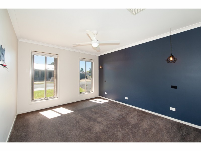 1 Yale Court, Thurgoona NSW 2640