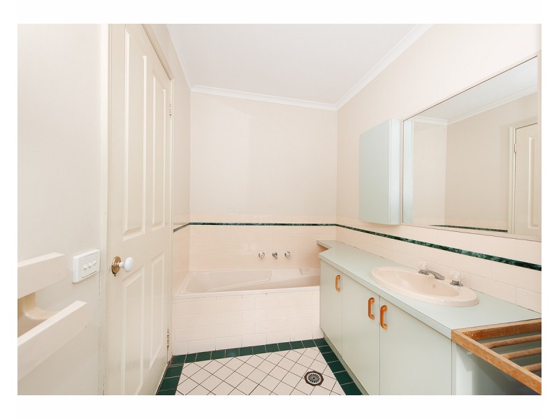 1/14 Graetz Court, Lavington NSW 2641