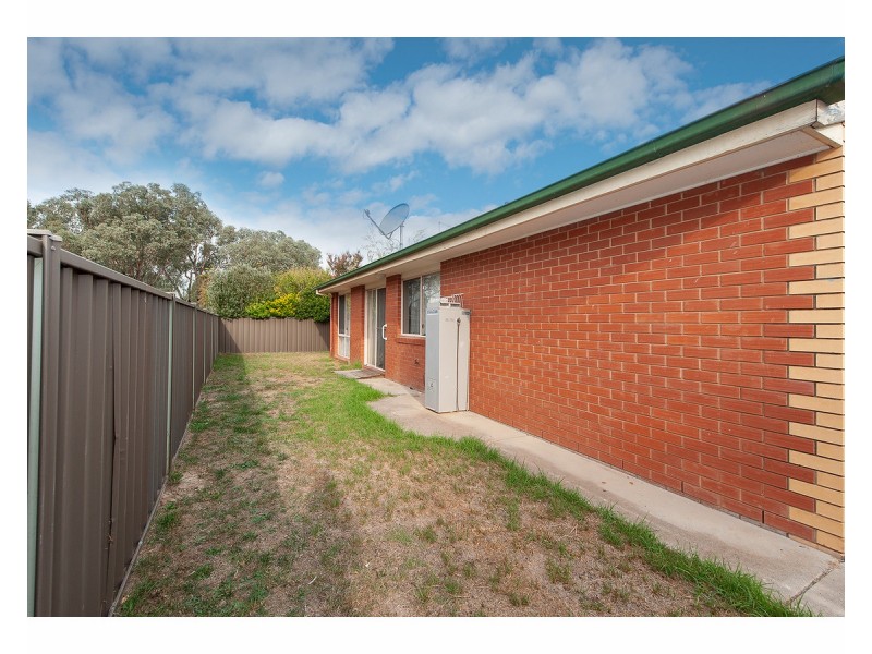 1/14 Graetz Court, Lavington NSW 2641