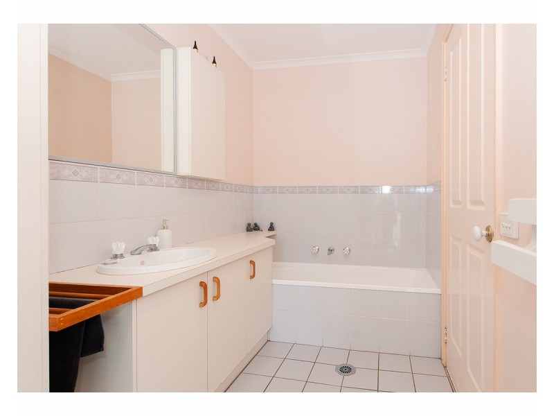 8/14 Graetz Court, Lavington NSW 2641