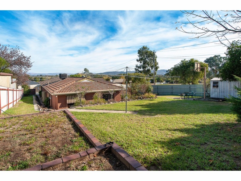 391 Gayview Cresent, Lavington NSW 2641