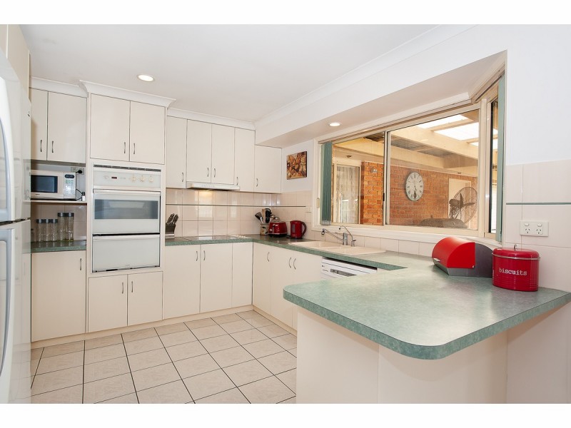 10 Valerie Way, Lavington NSW 2641