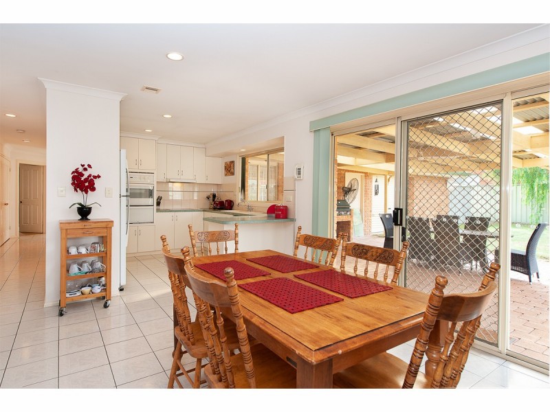 10 Valerie Way, Lavington NSW 2641