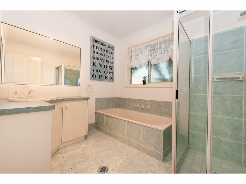 10 Valerie Way, Lavington NSW 2641