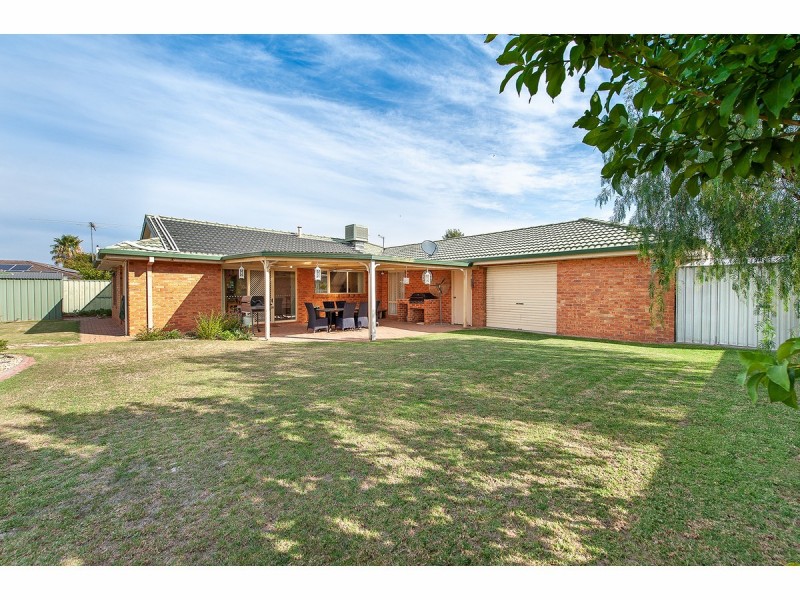 10 Valerie Way, Lavington NSW 2641
