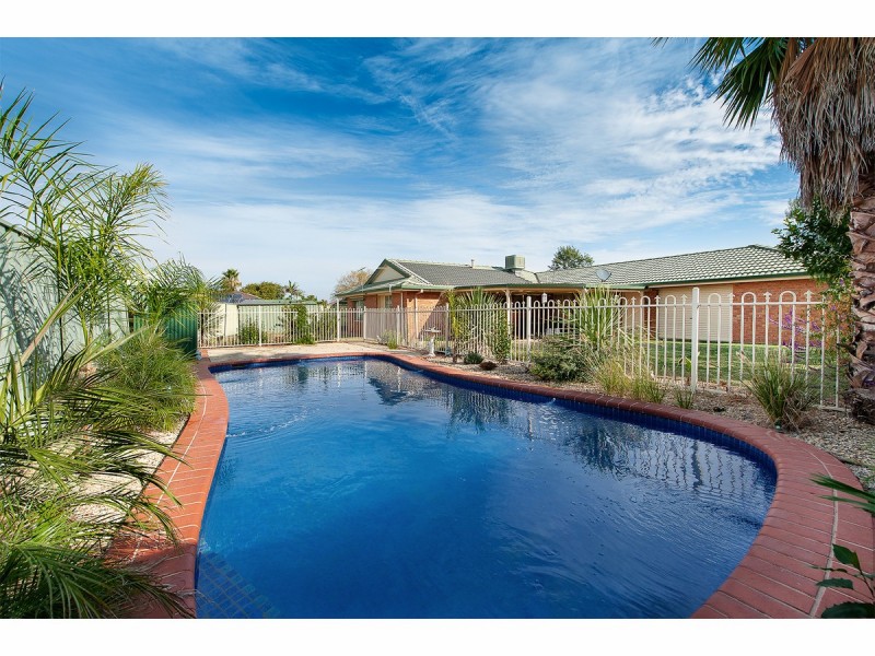 10 Valerie Way, Lavington NSW 2641