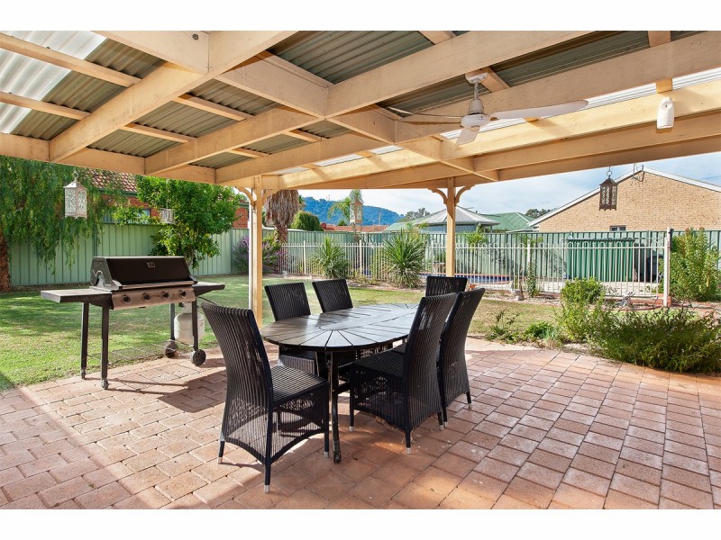 10 Valerie Way, Lavington NSW 2641