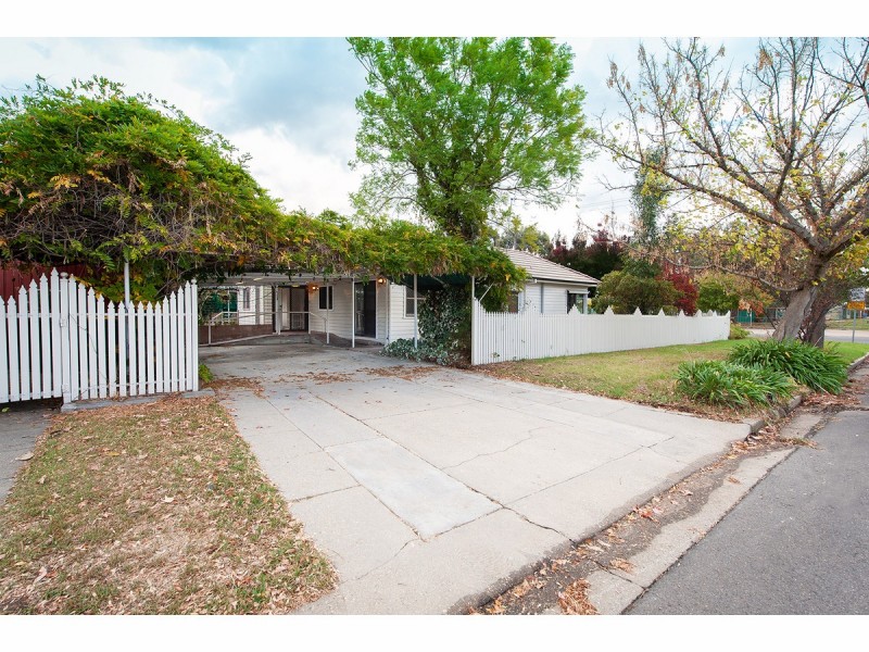 303 Cadell Street, East Albury NSW 2640