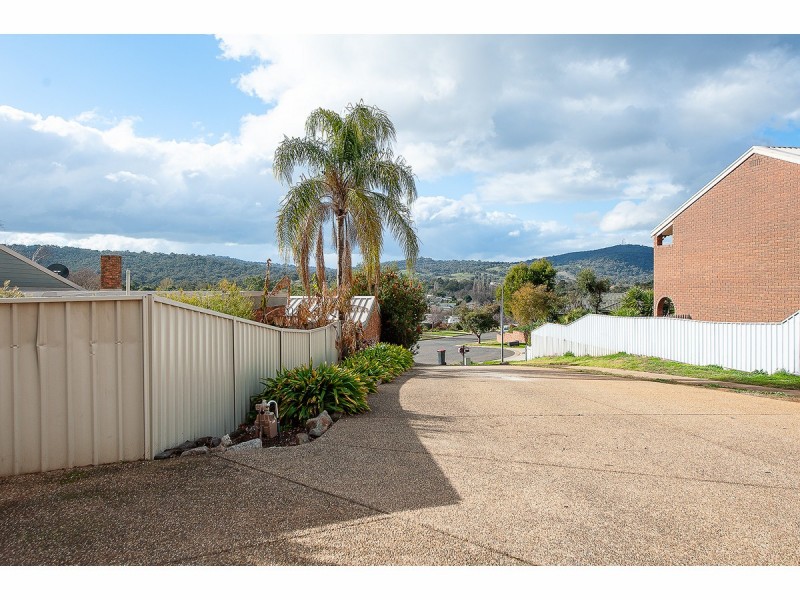 28 Hamilton Valley Court, Lavington NSW 2641
