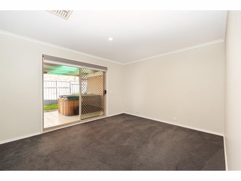 8 Jevington Drive, Wodonga VIC 3690