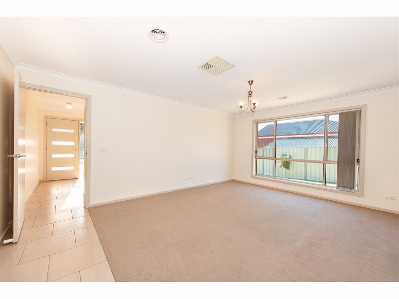 1 & 2/35 Handel Street, Glenroy NSW 2640