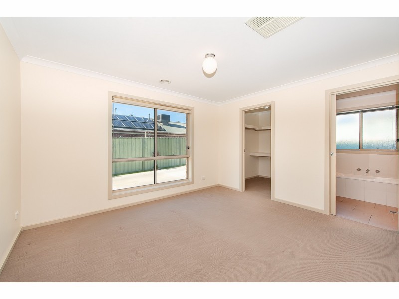 1 & 2/35 Handel Street, Glenroy NSW 2640