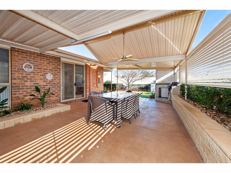 85 Southernview Drive, West Albury NSW 2640