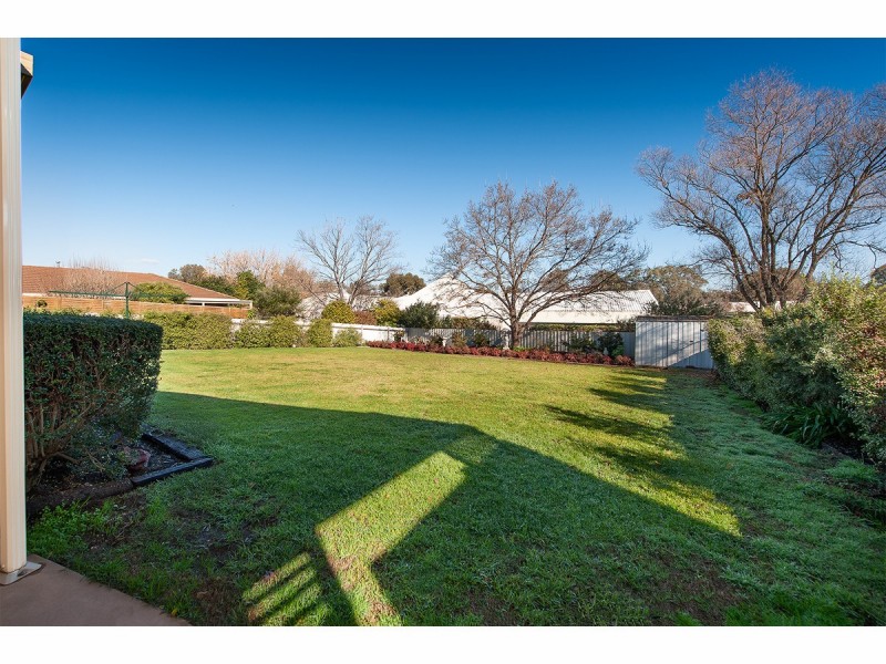 85 Southernview Drive, West Albury NSW 2640