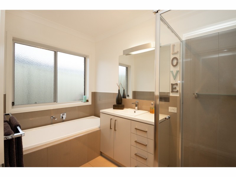 9 Cremin Court, Thurgoona NSW 2640