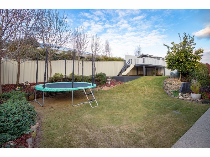 9 Cremin Court, Thurgoona NSW 2640