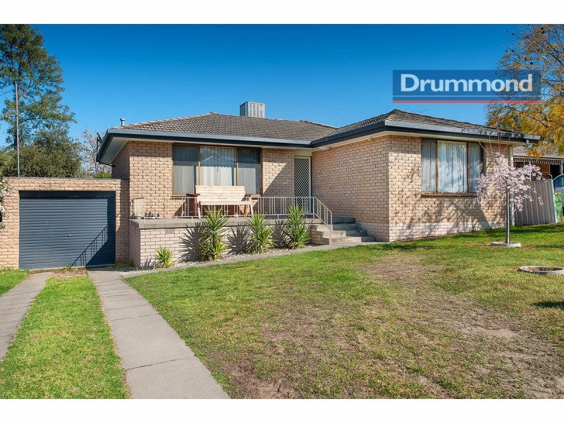 383 Gayview Crescent, Lavington NSW 2641