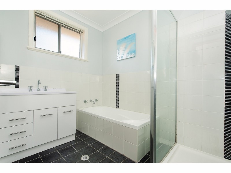 383 Gayview Crescent, Lavington NSW 2641