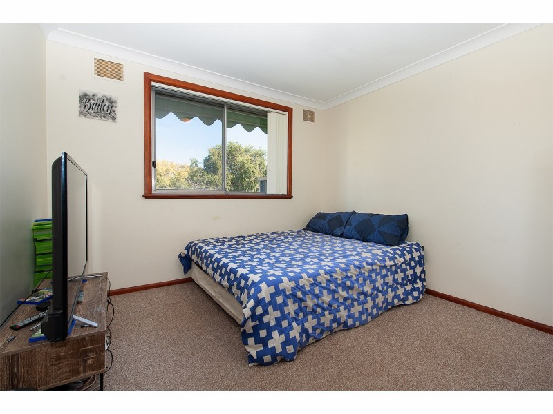 383 Gayview Crescent, Lavington NSW 2641