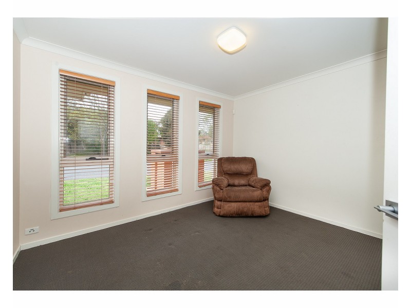 43 Kurrajong Crescent, West Albury NSW 2640