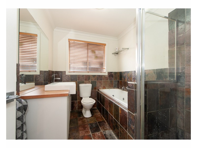 43 Kurrajong Crescent, West Albury NSW 2640