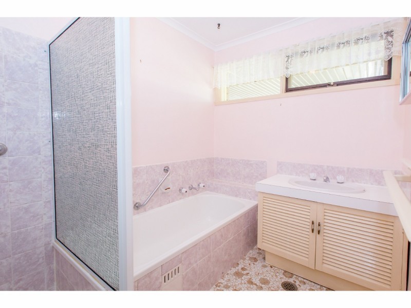 329 Haines Court, Lavington NSW 2641