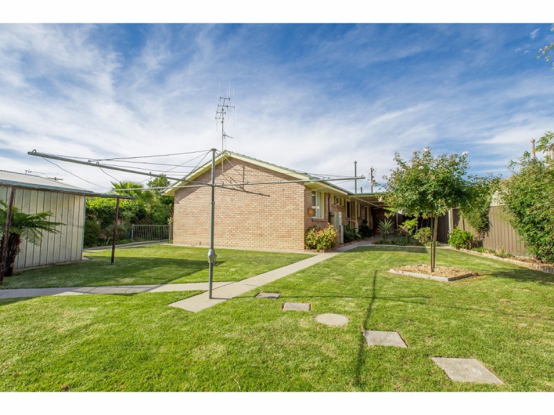 329 Haines Court, Lavington NSW 2641