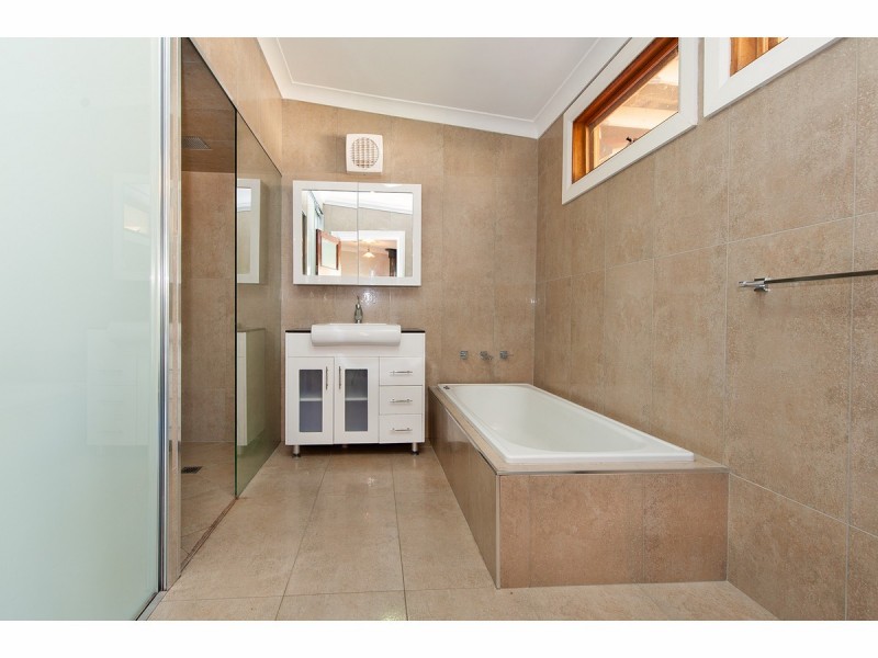 556 Thurgoona Street, Albury NSW 2640