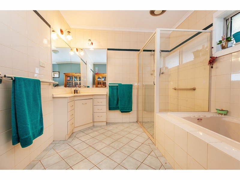 6 Clive Court, Table Top NSW 2640