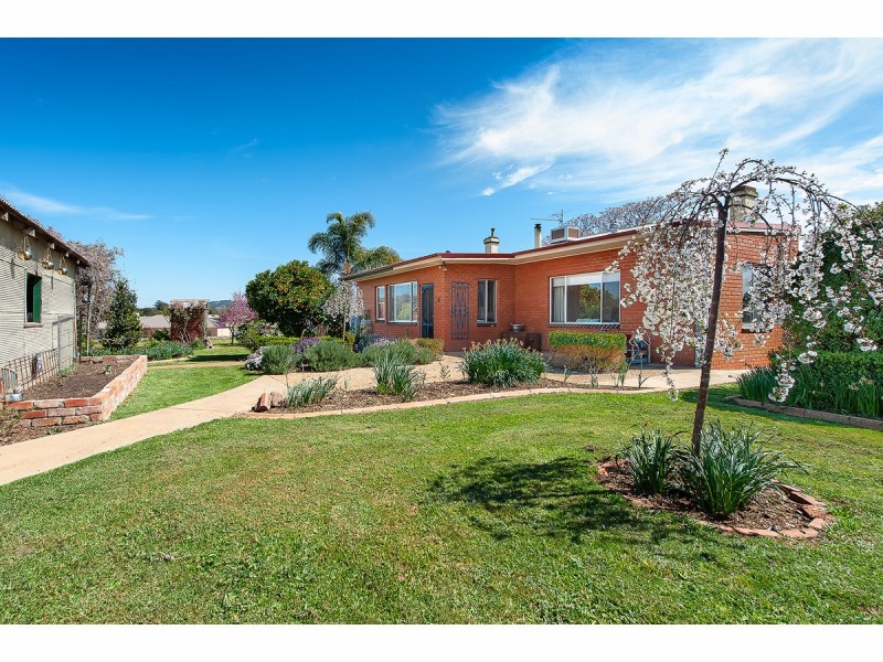 6 Clive Court, Table Top NSW 2640