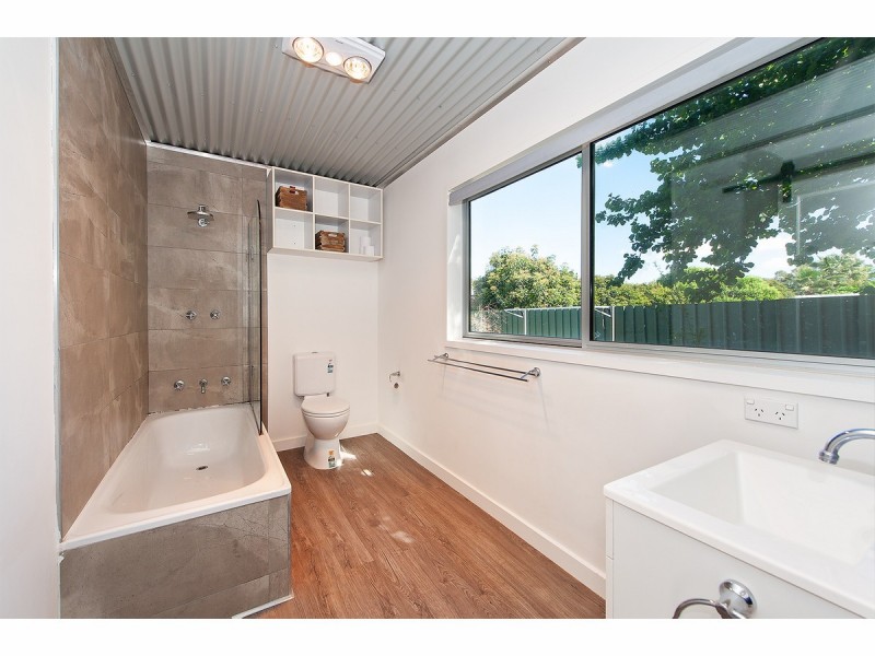 131 Hammer Street, Howlong NSW 2643
