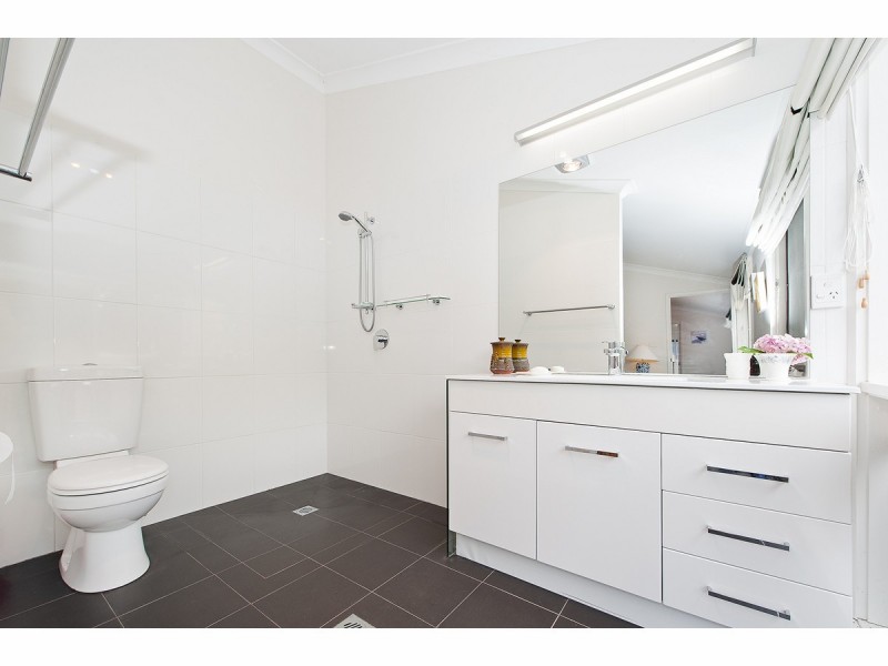 4 Bunker Court, Albury NSW 2640